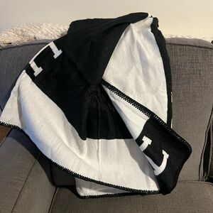 Luxury Black and White Sofa Super Soft & Cozy Blanket